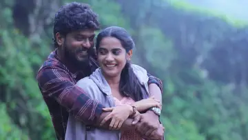 Zasłona do filmu "லவ்வர்" #647480