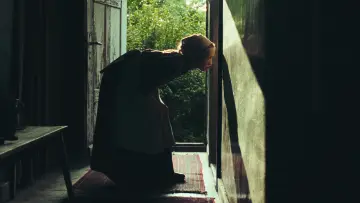 Zasłona do filmu "Wpatrując się w słońce" #523968