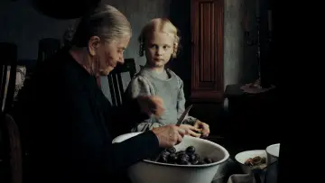Zasłona do filmu "Wpatrując się w słońce" #523977