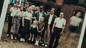 Zasłona do filmu "Wpatrując się w słońce" #926655