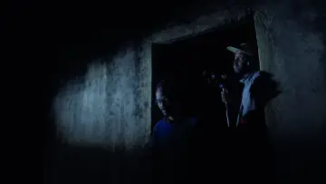 Zasłona do filmu "As noites ainda cheiram á pôlvora" #1015857
