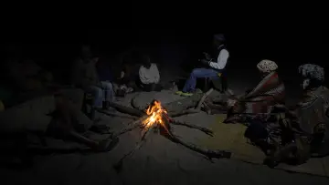 Zasłona do filmu "As noites ainda cheiram á pôlvora" #1015859