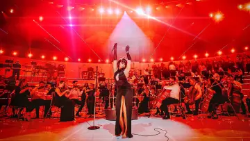 Zasłona do filmu "RAYE at the Royal Albert Hall" #702550