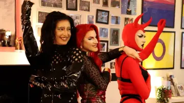 Zasłona do filmu "Drag Must Go On" #199913