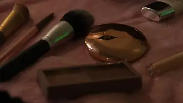 Zasłona do filmu "Hidden Identities" #200184