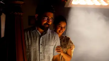 Zasłona do filmu "ரோமியோ" #1090792