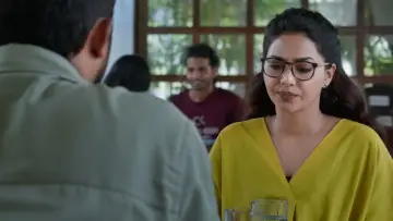 Zasłona do filmu "ഹലോ മമ്മി" #787095