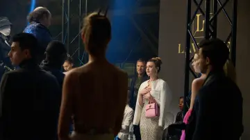 Zasłona do filmu "Crimes of Fashion: Killer Clutch" #409745