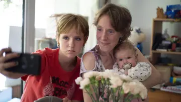 Zasłona do filmu "Młode matki" #532248