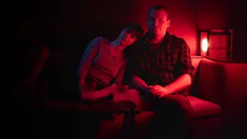 Zasłona do filmu "On Falling" #1016278