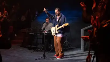 Zasłona do filmu "Adam Sandler: Love You" #883450