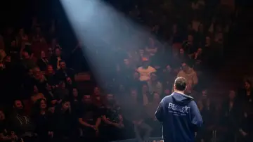 Zasłona do filmu "Adam Sandler: Love You" #883451