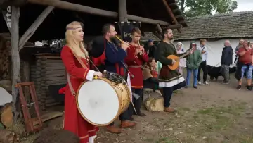 Zasłona do filmu "Rechtsextreme in der Wikingerszene" #356657