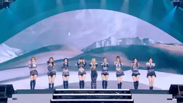 Zasłona do filmu "TWICE 5TH WORLD TOUR 