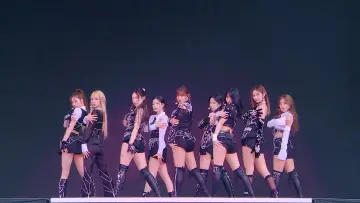 Zasłona do filmu "TWICE 5TH WORLD TOUR 