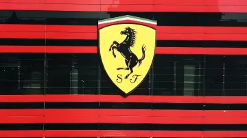 Zasłona do filmu "Ferrari, un hiver à Maranello" #404138
