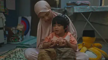 Zasłona do filmu "Dua Hati Biru" #426988