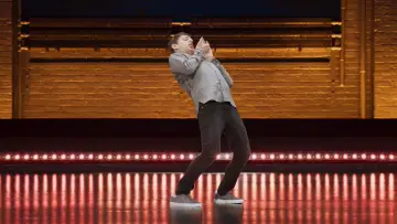 Zasłona do filmu "Alex Edelman: Tylko dla nas" #1057956