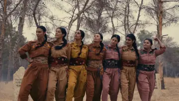 Zasłona do filmu "Stranên Kezîya Sor - Jin, Jiyan, Azadî" #1052847