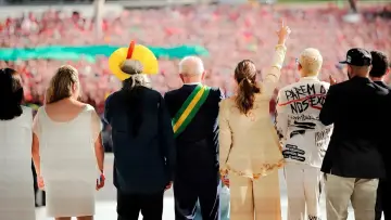 Zasłona do filmu "Déjà Vu - O Primeiro Ano do "Novo" Governo Lula" #418628