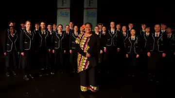 Zasłona do filmu "Tinā" #712127