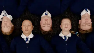 Zasłona do filmu "Tinā" #712137