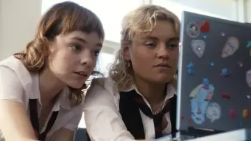 Zasłona do filmu "Girl Coded" #972851