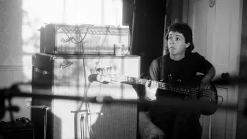 Zasłona do filmu "Paul McCartney: Man on the Run" #780192