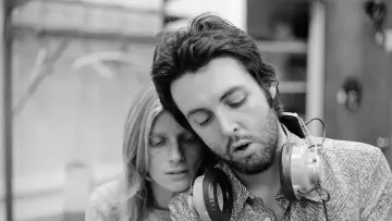 Zasłona do filmu "Paul McCartney: Man on the Run" #976549