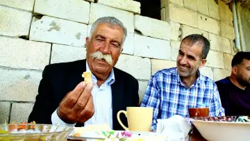 على بُعد أمتار