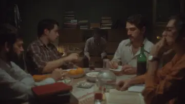 Zasłona do filmu "Hiçbir Şey Yerinde Değil" #449041