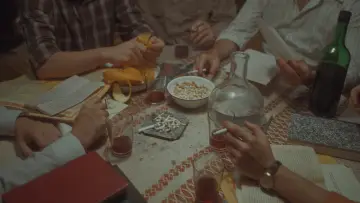 Zasłona do filmu "Hiçbir Şey Yerinde Değil" #449042