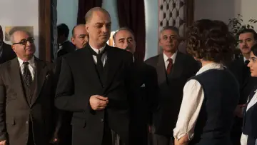 Zasłona do filmu "Bir Cumhuriyet Şarkısı" #738581