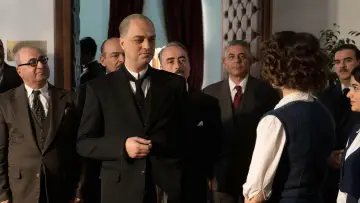 Zasłona do filmu "Bir Cumhuriyet Şarkısı" #738595