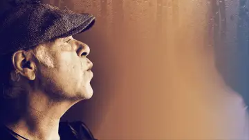 Zasłona do filmu "Som et strejf af en dråbe - Danmark synger farvel til Kim Larsen" #1893435