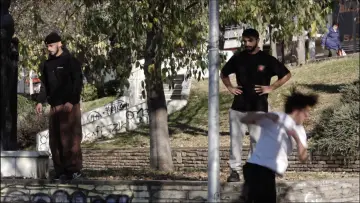 Zasłona do filmu "Ρυθμοί της πόλης: Το παρκούρ στην Θεσσαλονίκη" #1096364
