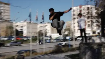 Zasłona do filmu "Ρυθμοί της πόλης: Το παρκούρ στην Θεσσαλονίκη" #1096374