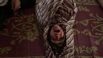 Zasłona do filmu "Kemah Terlarang: Kesurupan Massal" #935675