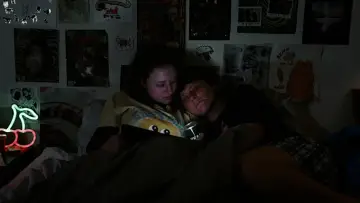 Zasłona do filmu ""Annie, Are You OK?"" #469890