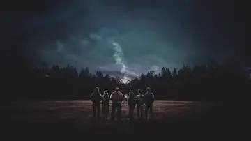 Zasłona do filmu "All is Fine in 
