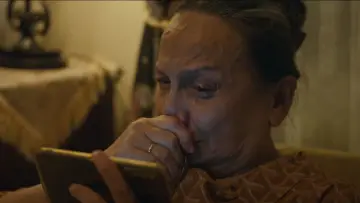 Zasłona do filmu "Bila Esok Ibu Tiada" #666596