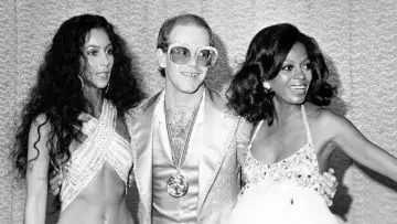 Zasłona do filmu "Bob Mackie: Naked Illusion" #785156