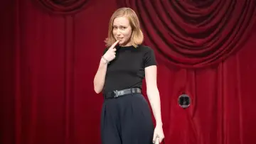 Zasłona do filmu "Hannah Einbinder: Wszystkie ręce na pokład" #490618