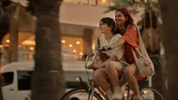 Zasłona do filmu "קרוב אלי" #705281