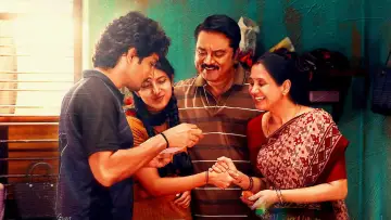 Zasłona do filmu "3 பி.ஹெச்.கே" #785118