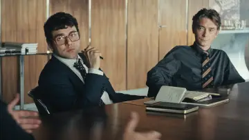 Zasłona do filmu "Nieznajomy pod Wielkim Łukiem" #533088