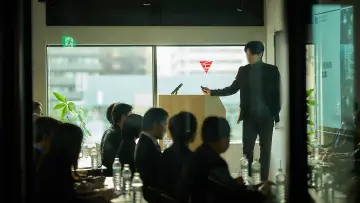 Zasłona do filmu "실연당한 사람들을 위한 일곱 시 조찬모임" #851627