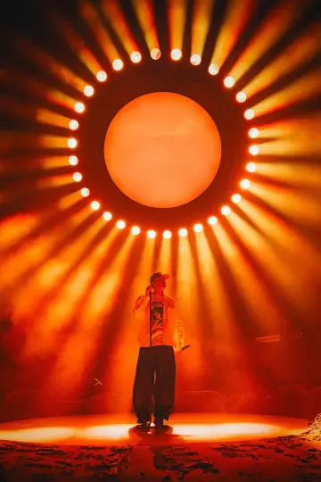 Plakat do filmu "Loyle Carner - hugo: reimagined (live from the Royal Albert Hall)" #484940