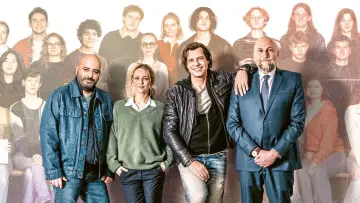 Zasłona do filmu "T