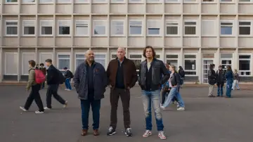 Zasłona do filmu "T